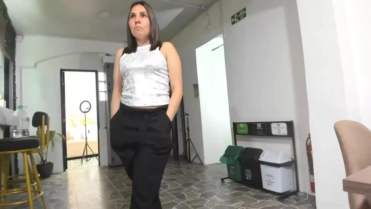 AdelaShery on Streamray 