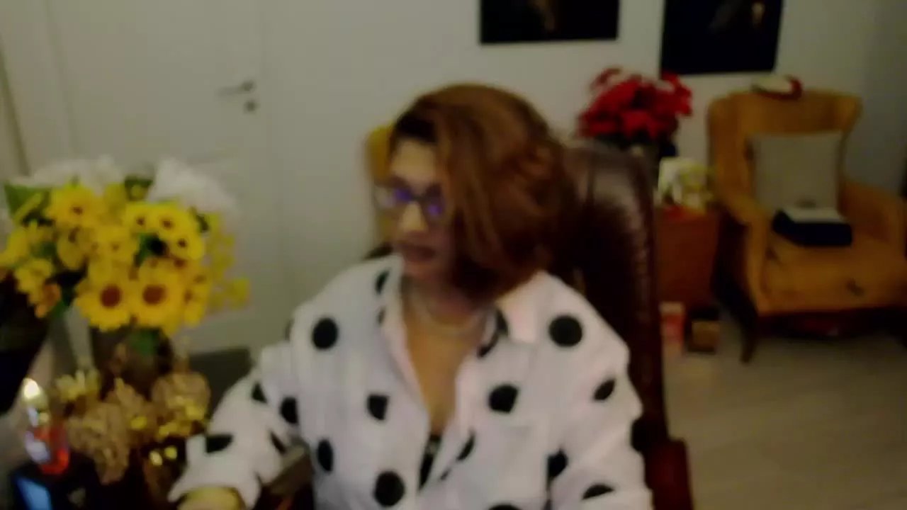 Freechat ClassybutNaughty on Streamray