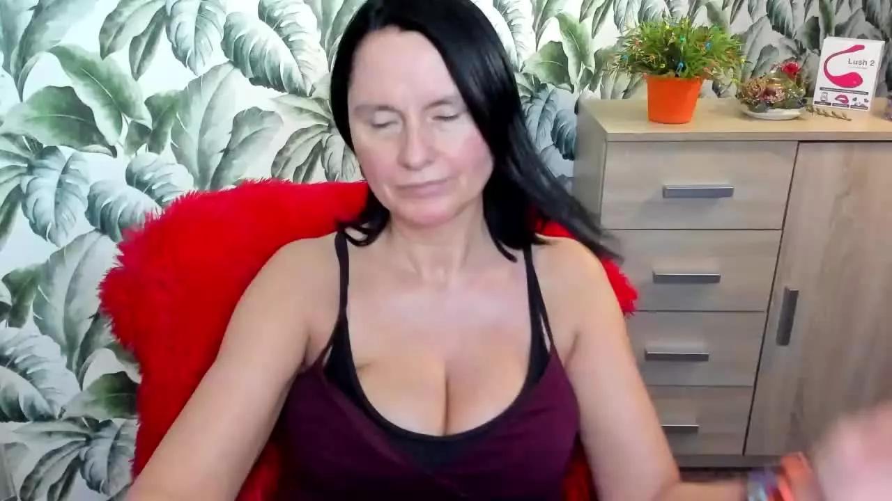 DESIREellen on Streamray 