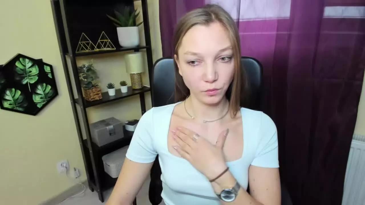 EmillyKiss on Streamray 