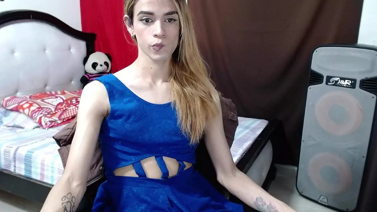 Offline Isabella_Doll on Streamray