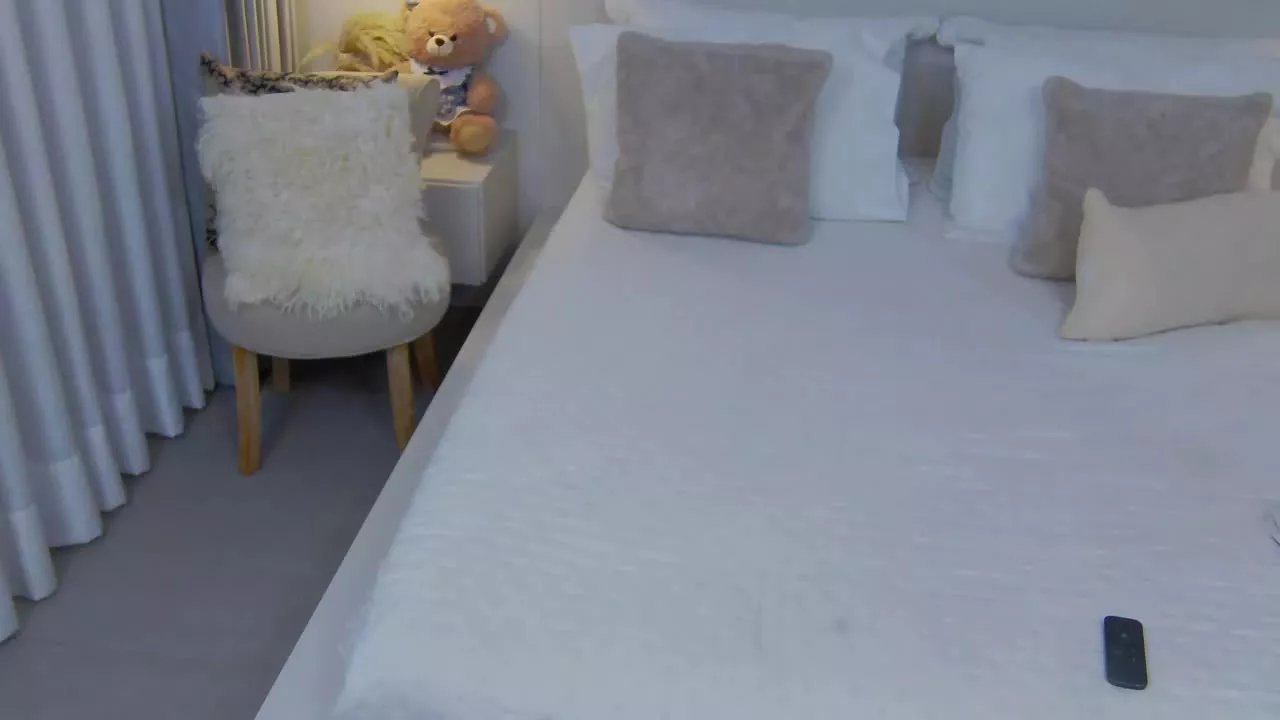 Offline JustineMonroe on Streamray