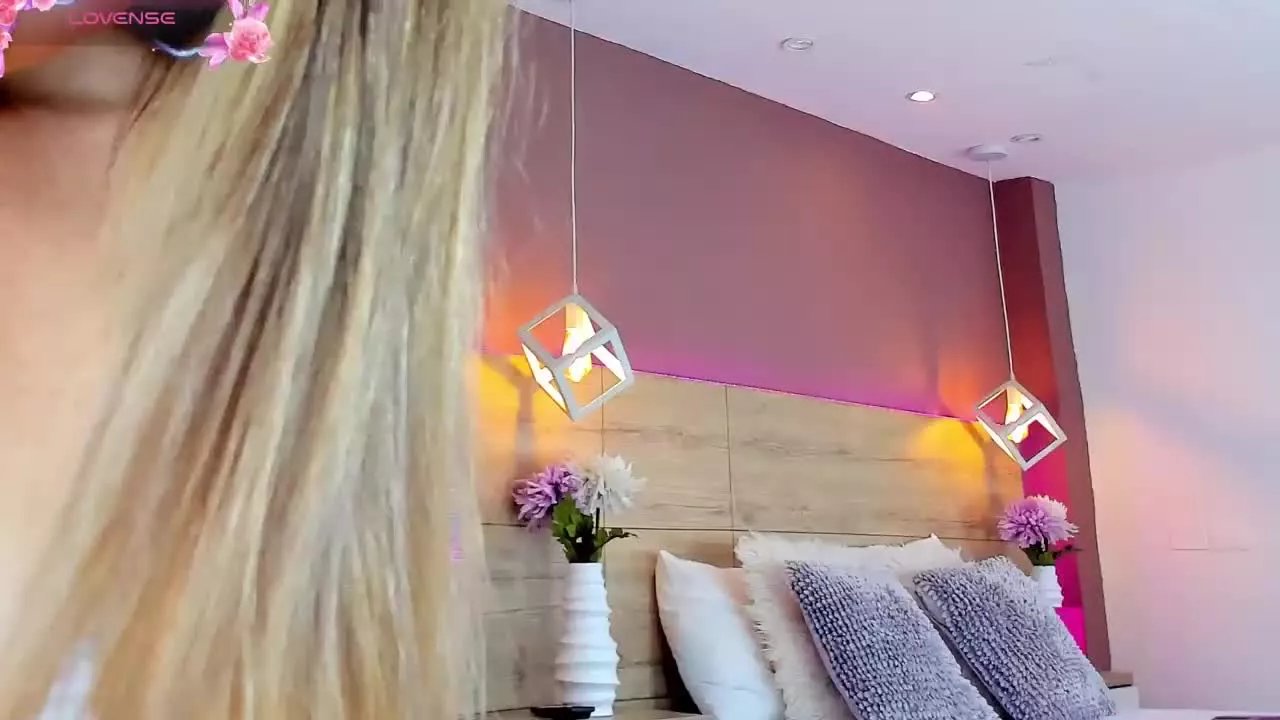 Offline ValeriaGuzman on Streamray