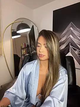 _laura_02 on StripChat