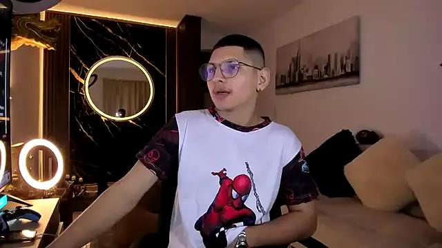 a_lejandro_0_8 on StripChat