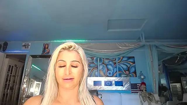 ADRIANNA_FOX on StripChat