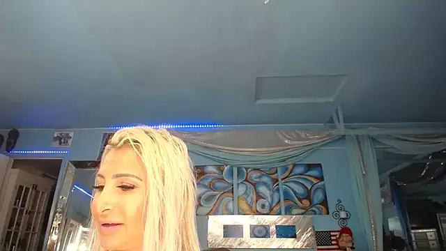 ADRIANNA_FOX on StripChat