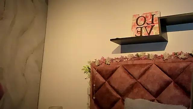 Afrodite222 on StripChat