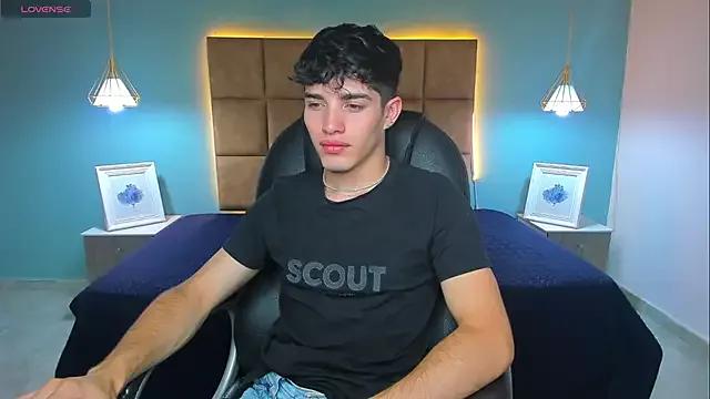 AlejooTwink on StripChat