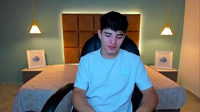 AlejooTwink on StripChat