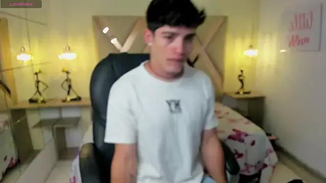 AlejooTwink on StripChat