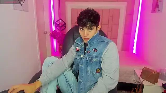 AlejooTwink on StripChat