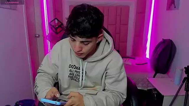 AlejooTwink on StripChat