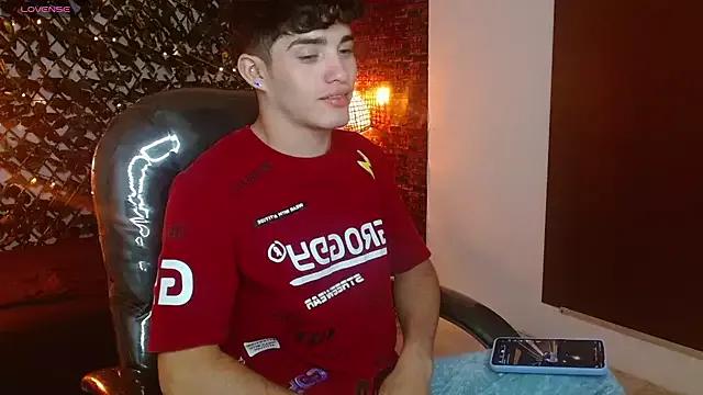 AlejooTwink on StripChat