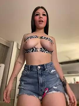 Alyshanon18 on StripChat