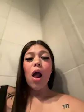 Alyshanon18 on StripChat