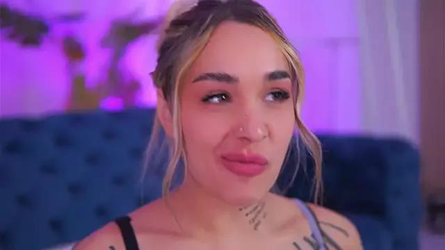 Ammylicious_Doll on StripChat 