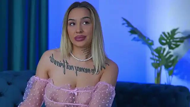 Ammylicious_Doll on StripChat