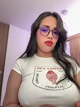 andra_rose on StripChat