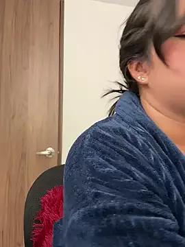 andra_rose on StripChat