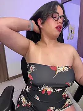 andra_rose on StripChat