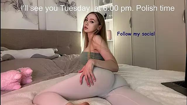 avroramey on StripChat 