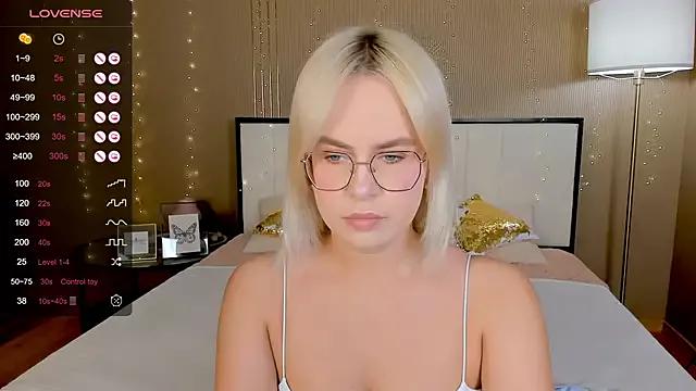 bellatip on StripChat