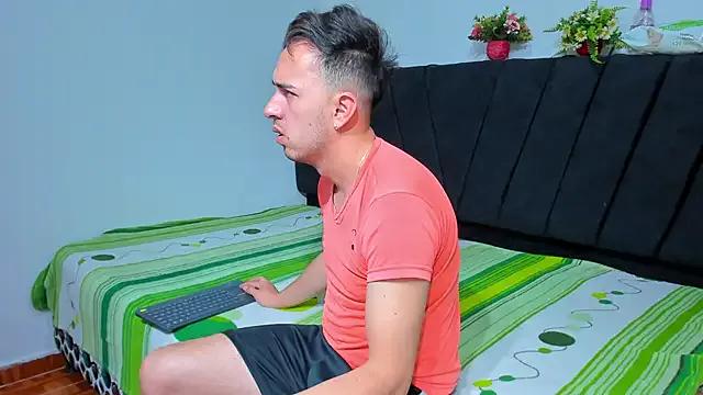 big-dicktop23 on StripChat