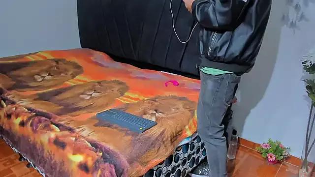 big-dicktop23 on StripChat