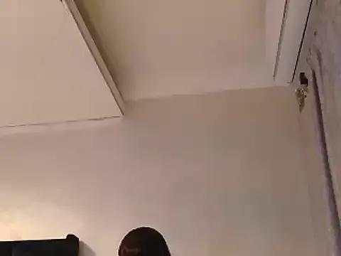 BQueen223 on StripChat 