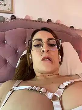 Buttyy_Cherry on StripChat