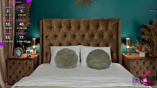 Freechat CalyMoon on StripChat