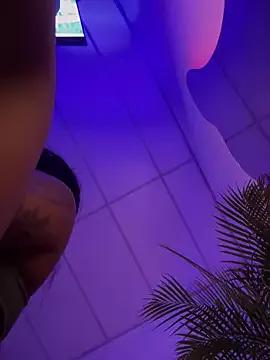 Charly_ on StripChat