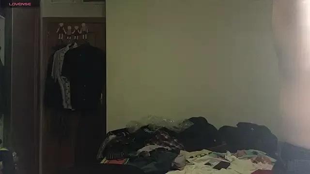 curiosillo83 on StripChat