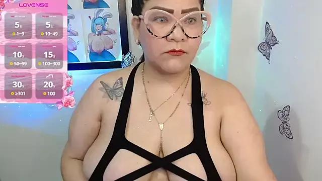 Dalessa_Bigtits on StripChat
