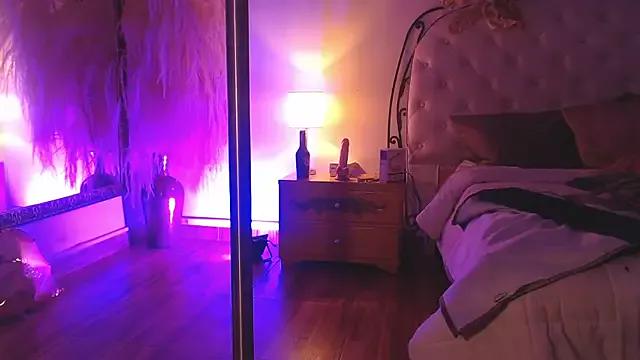 DestinyTorn_ on StripChat 