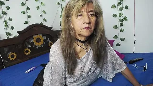 DominaLeona on StripChat