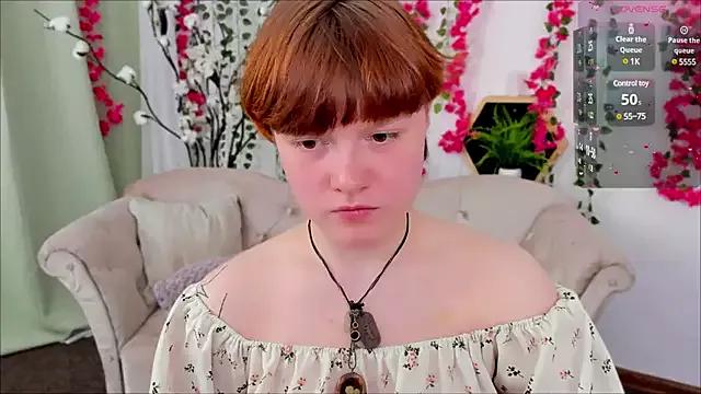 DreamyLuna on StripChat