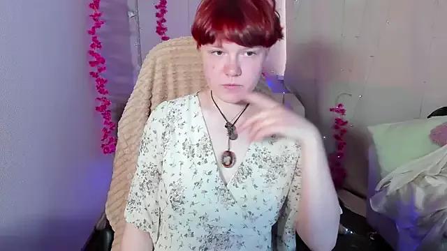 DreamyLuna on StripChat