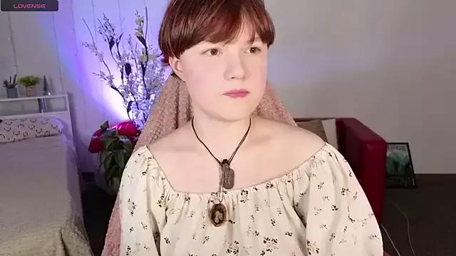 DreamyLuna on StripChat