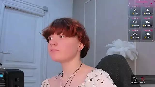 DreamyLuna on StripChat