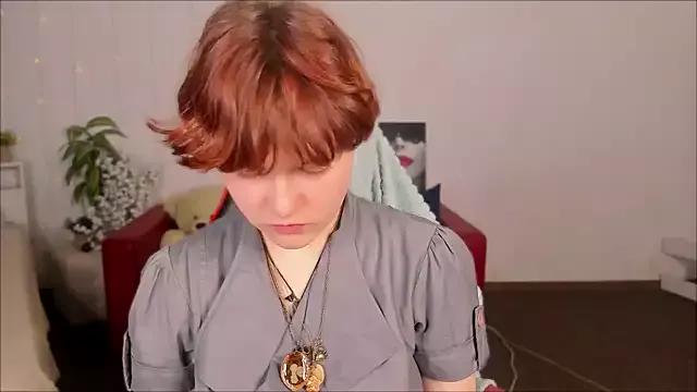 DreamyLuna on StripChat