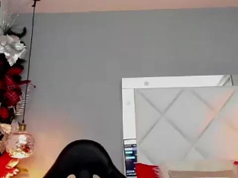 EmmaFerrary on StripChat