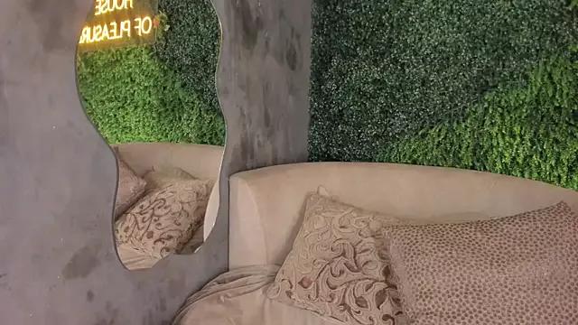 emmiily_z on StripChat