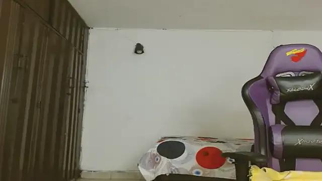 engielphoenis14 on StripChat