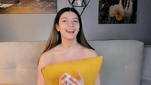 ErlinaBowman on StripChat 