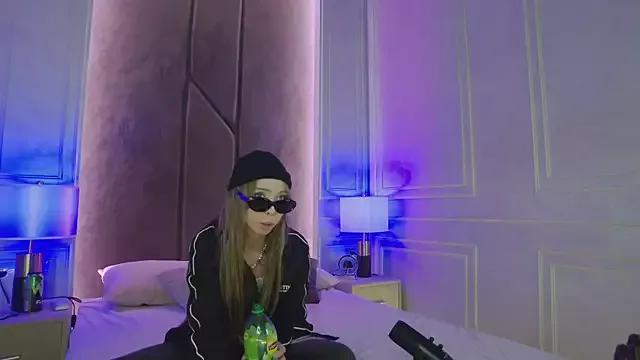 Evelyn_Neal on StripChat