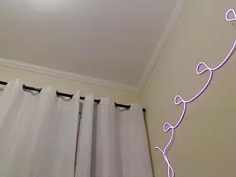 Fanehot44 on StripChat