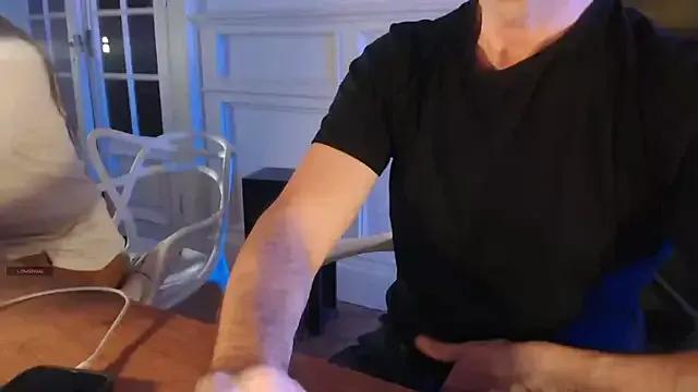 Group friendswithben33 on StripChat