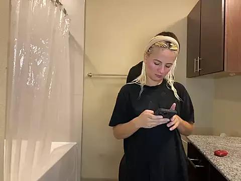 girlfriendmissy on StripChat